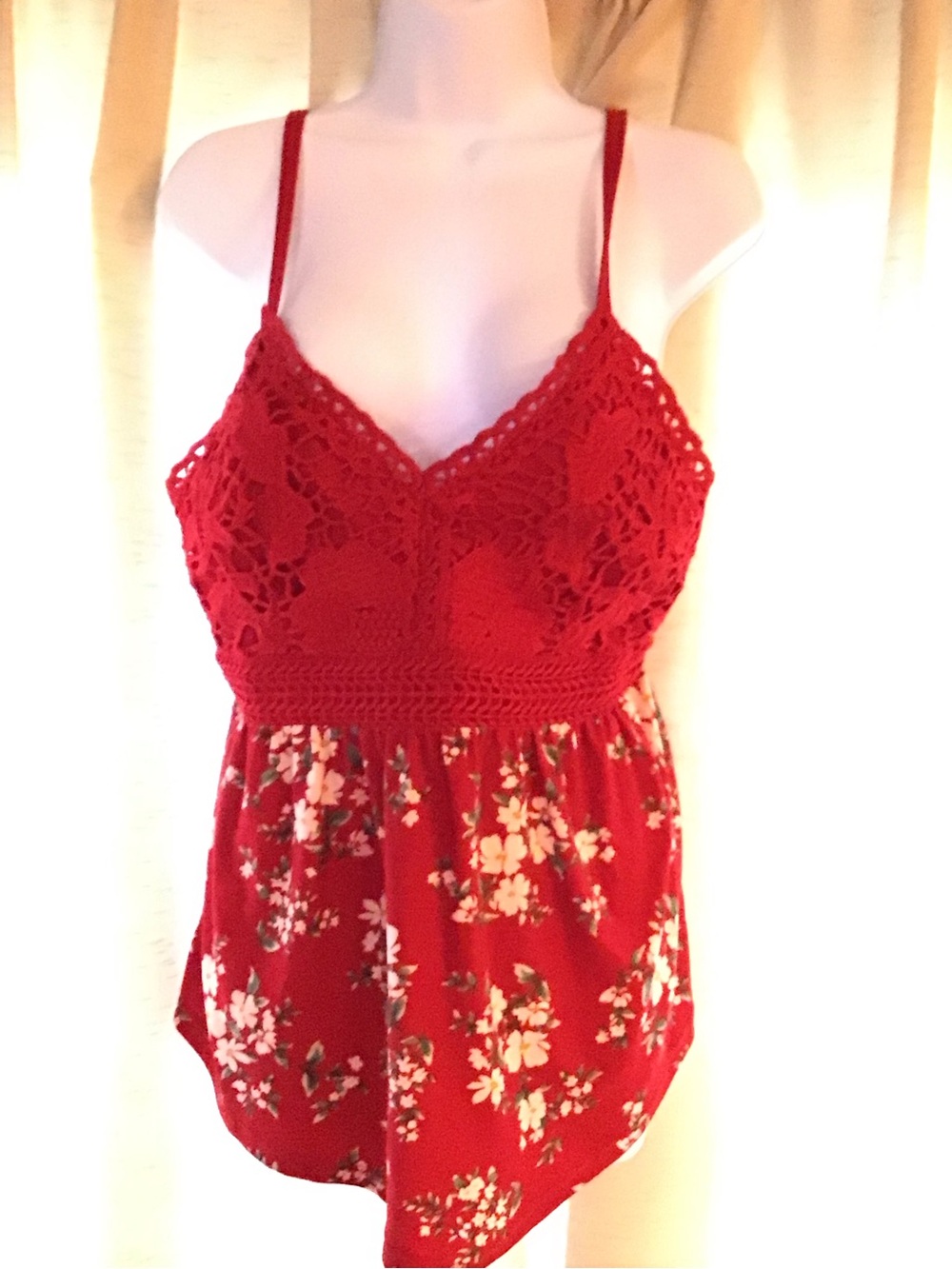 Red Crochet Bust Floral Tank Top with Spaghetti Straps